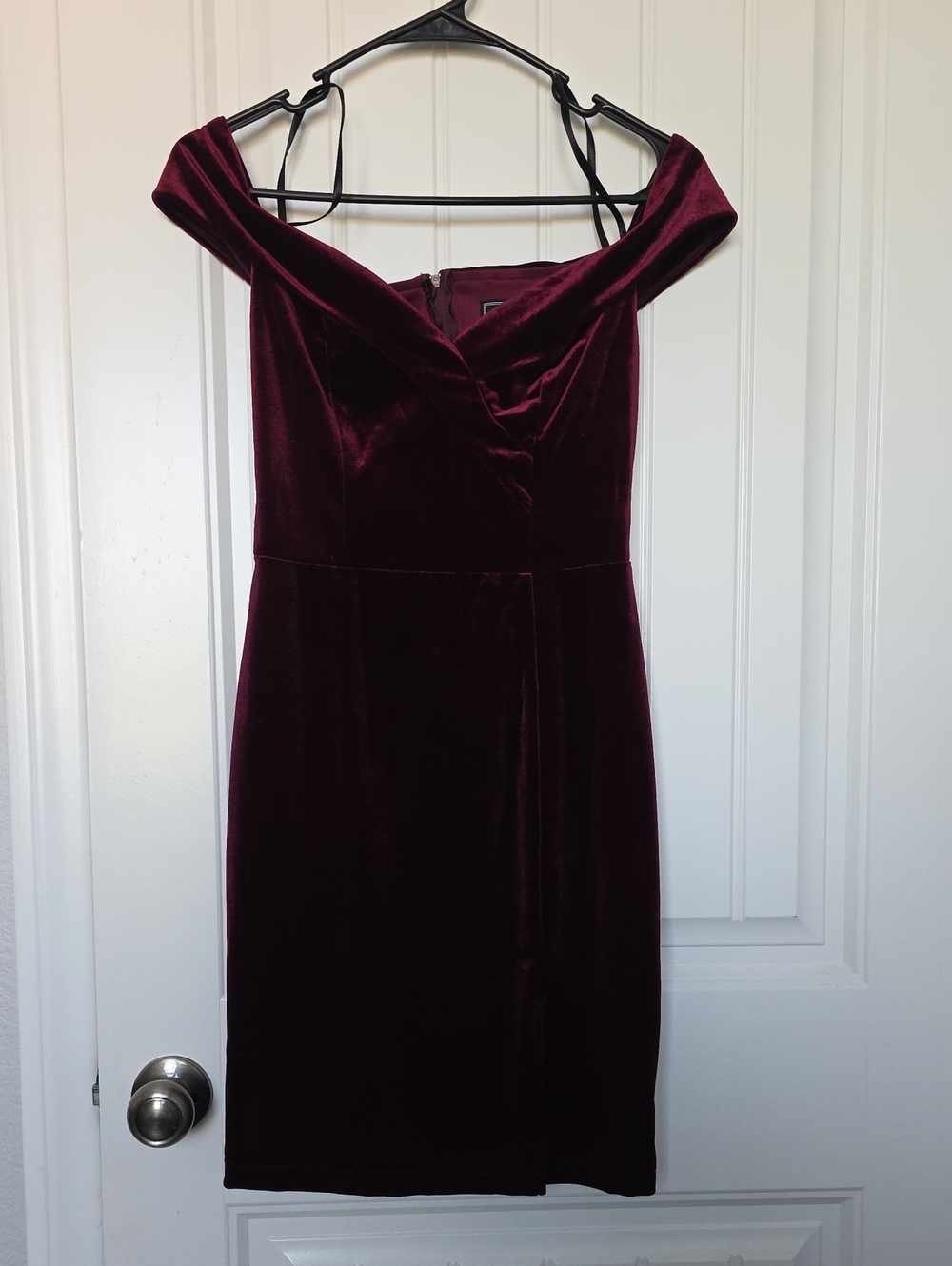 Off-Shoulder Velvet Sheath Dress in Wine
